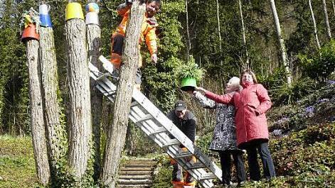 Die Kneipp-Anlage wird derzeit frühlingshaft geschmückt.  Foto: Pöhlmann