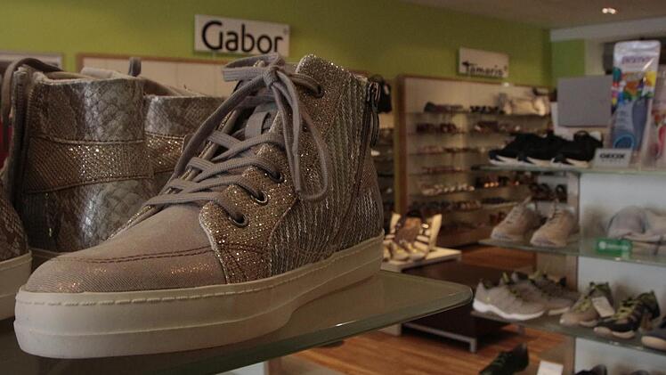 Der Schuh im Mittelpunkt: Im Schuhaus Peppel dreht sich alles um die beste Beratung für die richtige Fußbekleidung. Hier drückt der Schuh garantiert nicht!