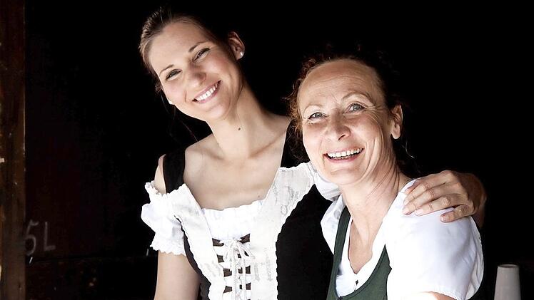 Edith Petschnigg (links) und Hildegard Kainz präsentierten den neuen Wolfsberger Stand. Fotos: Richard Sänger