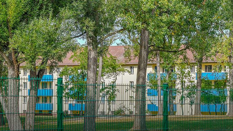 Der idyllische Eindruck einer Parklandschaft hinter hohen Zäunen täuscht: Die Bamberger Flüchtlingseinrichtung ist zum Schauplatz einer erbitterten Debatte geworden - und sie veränderte Bamberg.