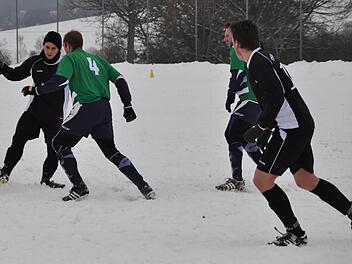 Auf den Höhen des Frankenwaldes wäre auch über Ostern Fußball nur auf Schneeboden möglich. Daher werden mehrere Spiele abgesagt. Foto: Kalb