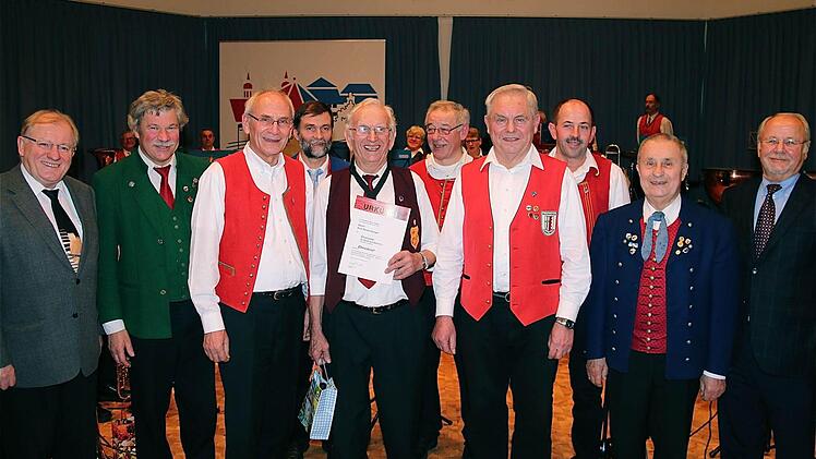 von links: Ernst Oestreicher, Wolfgang Fella, Alfons Herrmann, Helmut Schäfer, Kurt Rosenberger, Alfons Weth, Elmar Stark, Josef Hügel, Edgar Rudloff und Werner Höhn. Foto: Gerd Schaar