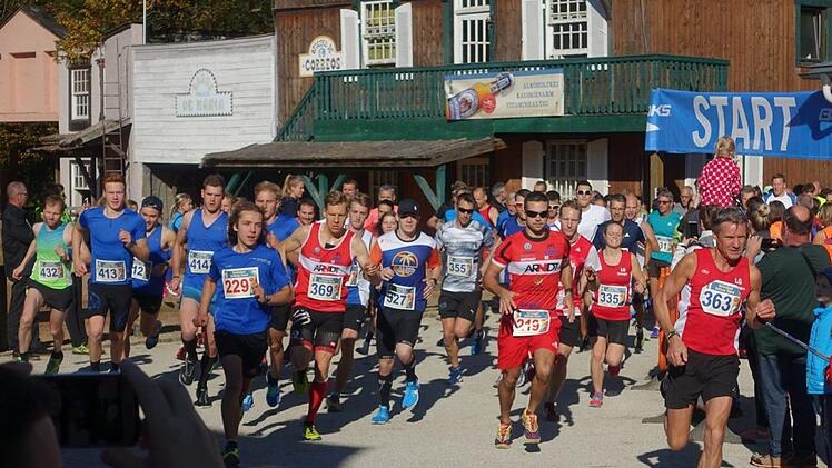 Um 9 Uhr fällt am Samstag der erste Startschuss bei den Wettbewerben zum Herbstlauf Schloss Thurn. privat