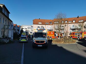 Würzburg: "Unklarer Geruch" löst Großeinsatz aus: Menschen klagen über "Atemprobleme und Übelkeit"