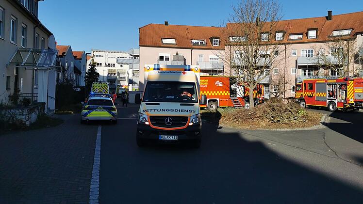 Würzburg: "Unklarer Geruch" löst Großeinsatz aus: Menschen klagen über "Atemprobleme und Übelkeit"