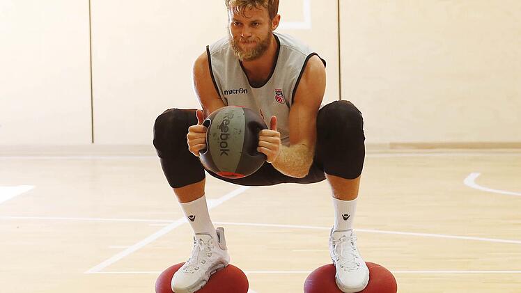 Nicolo Melli beim Krafttraining. Fotos: Daniel Löb