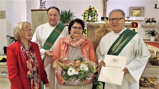 Im Bild von links Kirchenpflegerin Elvira Ludwig, Diakon Konrad Funk, Kindergartenleiterin Claudia Baumann sowie Diakon Wolfgang Fehn.  Foto: Gerd Fleischmann