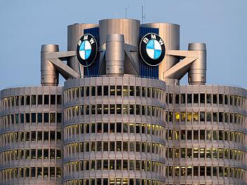 BMW Konzernzentrale mit BMW Logo
