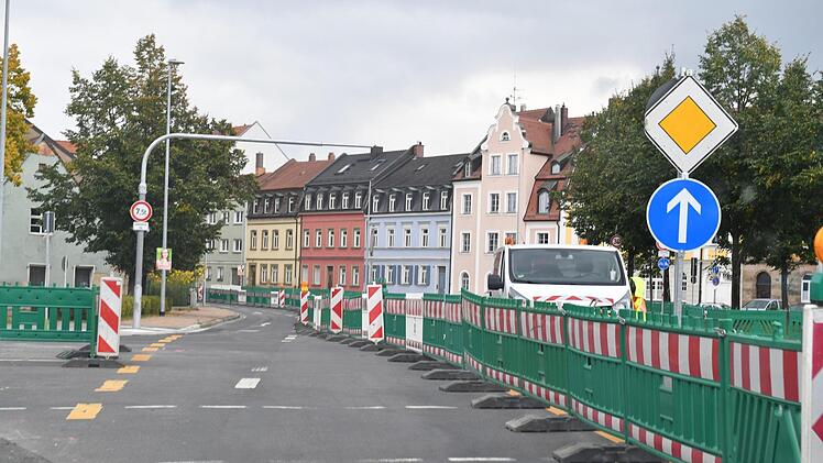 Seit Montag, 25. September 2017, sind Magazinstraße und Memmelsdorfer Straße nur noch stadtauswärts befahrbar. Nach rechts in die Siechenstraße kann nach wie vor nicht abgebogen werden. Foto: Ronald Rinklef