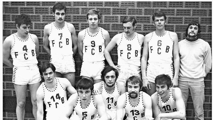 Das Aufstiegsteam mit (stehend von links): Fritz Hofmann, Gerhard Brand, Werner Voigt, Dieter Pfeifer, Horst Beck, Coach Werner "Pablo" Hartmann; (kniend, v. l.) Peter Müller, Clemens Klinger, Helmut Hempfling, Rudolf Lorber und Wolfgang Reichmann. Auf dem Bild fehlt: Jim Wade.  In der Aufstiegssaison verstärkte sich das neben Wade nur aus Bambergern bestehende Team  noch mit Klaus Dürr aus Fürth. Von der ersten Bundesliga-Mannschaft 1970 existiert kein abdruckfähiges Bild. Archiv