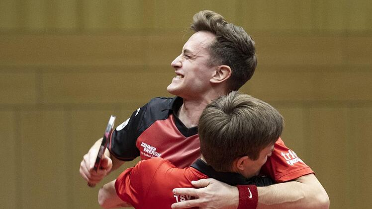 Filip Zeljko (hinten) und Kilian Ort holten am Freitagabend den Siegpunkt beim 3:2-Erfolg des TSV Bad Königshofen in Bergneustadt.  Foto: Marco Steinbrenner