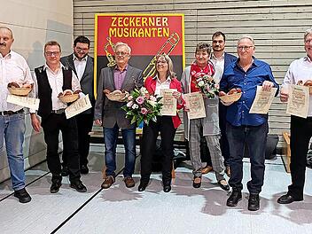 Ehrungen für 50 Jahre Vereinstreue standen beim Musikverein Zeckern an (v. l.): Stefan Stilkerich, Friedrich Nendel, Benedikt Stilkerich, Leo Heilmann, Karin Scharf, Karin Uri, Michael Siebenhaar, Georg Motz und Michael Motz.