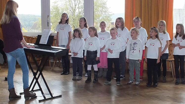Die Stangenrot(h)kelchen gaben beim Kartoffelfest eine Kostprobe ihres Könnens.  Foto: Björn Hein