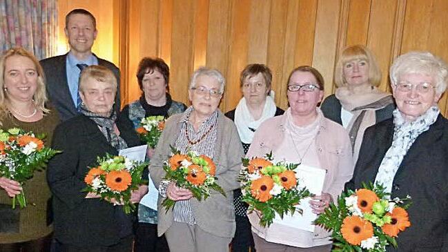 Ehrungen bei den Choradstanten (von links): Barbara Hannemann, Marco Steiner, Helga Leipold, Renate Fischer, Brigitte Forkel, Ines Liebig, Christine Arnold, Anke Kroll und Gudrun Fischer  Foto: Lothar Weidner
