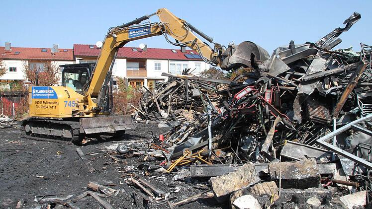 Die Abbruch- und Aufräumarbeiten sind noch in vollem Gang.Foto: Alexander Hartmann