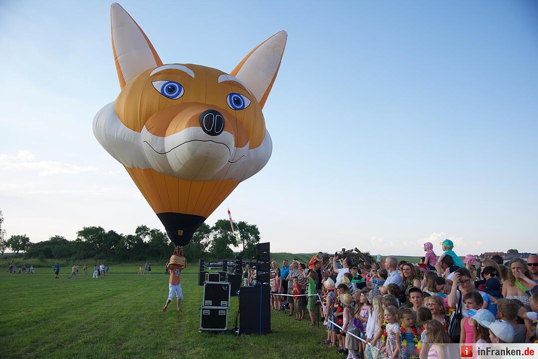 Jubiläumsausgabe: Zum 20. Mal hat die Raiffeisenbank Seebachgrund zu ihrem Ballonmeeting nach Hannberg eingeladen. Mehr als 2000 Menschen waren gekommen.