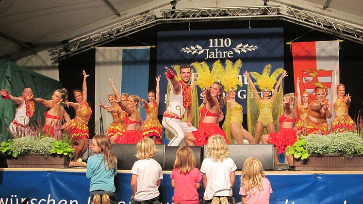 Ziemlich temperamentvoll trat die Showtanzgruppe des Fuschter Faschings-Club.  Foto: Winfried Ehling