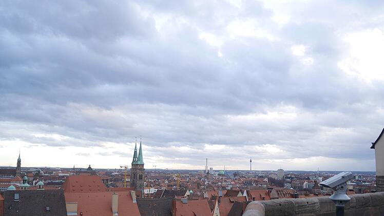 Sch&ouml;n an N&uuml;rnberg ist nicht nur der Ausblick von oben, sondern auch die vielen Wahrzeichen. Kannst du alle erkennen? Foto: Verena Reubel