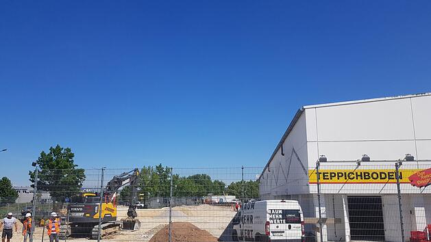 Die Fl&auml;che f&uuml;r das B&uuml;rogeb&auml;ude in der &Auml;u&szlig;eren N&uuml;rnberger Stra&szlig;e ist bereits geebnet.  Foto: Ekkehard Roepert
