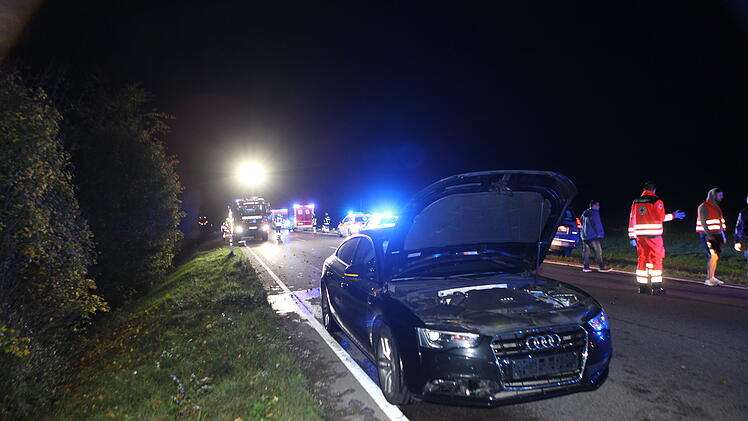 Auto kam auf Gegenfahrbahn: Drei Personen verletzt