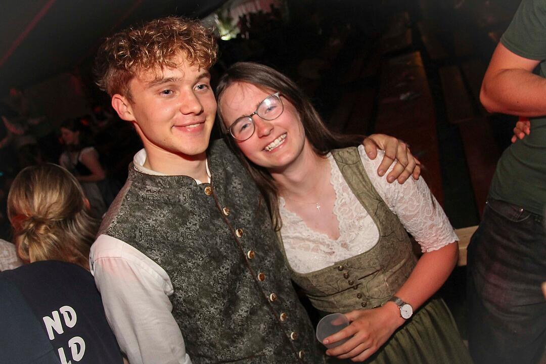 Gro&szlig;losnitz feiert!