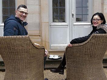 Floriana Foti und Heinz Zaglauer sind die neuen Pächter des Cafés im Rosengarten der Neuen Residenz Bamberg und als solche auch die neuen Partner des Vereins Rosengarten-Serenaden.  Foto: Bayerische Schlösserverwaltung