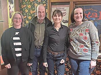 Patrizia Renninger (von links), Alfred P&ouml;hlmann, Gitti Martin und Maresa Schlemmer bilden gemeinsam mit Mario Wintergerst das neue Team der Lichtspielfreunde.