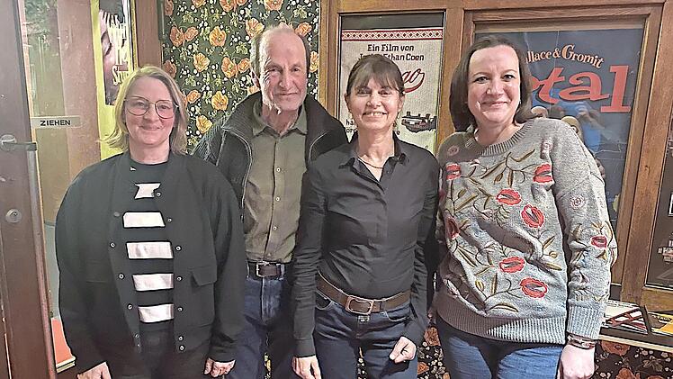 Patrizia Renninger (von links), Alfred P&ouml;hlmann, Gitti Martin und Maresa Schlemmer bilden gemeinsam mit Mario Wintergerst das neue Team der Lichtspielfreunde.