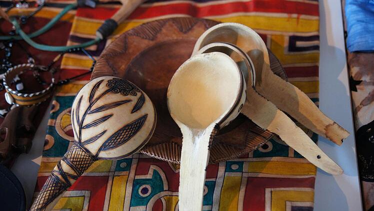 Kalebassen - eine Kürbisart - sind Kochgeschirr und Musikinstrument.