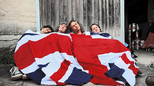 Die Band "Sixties Generation" sorgt f&uuml;r Stimmung bei der Oldie-Party in der Wandelhalle Bad Br&uuml;ckenau. Foto: Tuncay Tercanli
