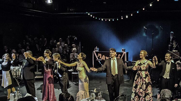 Der Operetten-Abend "Wir laden gern uns Gäste ein" bildete den festlichen Rahmen für die Verleihung der Auszeichnung "Operetten-Frosch" des Bayerischen Rundfunks an das Landestheater Coburg.Foto: Jochen Berger
