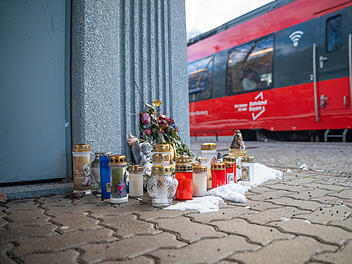 T&ouml;dlicher Trainsurfing-Unfall: Zw&ouml;lfj&auml;hrige wird von Zug erfasst - Polizei warnt eindringlich