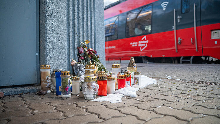 T&ouml;dlicher Trainsurfing-Unfall: Zw&ouml;lfj&auml;hrige wird von Zug erfasst - Polizei warnt eindringlich