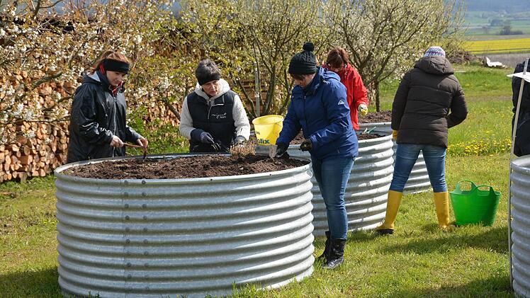 Praxisstunde für Gartenbau im Hausgarten Foto: Dagmar Besand