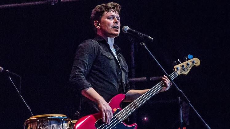 Michael Patrick Kelly zog seine Zuhörer beim Gastspiel im Rahmen des "Tambacher Sommers". Foto: Jochen Berger