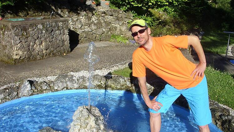 Gesundheitstrainer Robert Stein schwört aufs Kneippen. Foto: Carmen Schwind