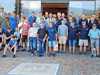 Das Gruppenbild wurde am ersten Tag nach der Besichtigung der Grappa-Ria-Fabrik aufgenommen.  Foto: privat