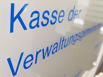 In den kommunalen Kassen werden wegen der Corona-Krise zunehmend Minus-Zahlungen verbucht. Die Städte und Gemeinden im Landkreis Haßberge stehen vor einschneidenden Problemen. Unser Bild entstand im Verwaltungsgebäude in Ebern. Foto: Eckehard Kiesewetter