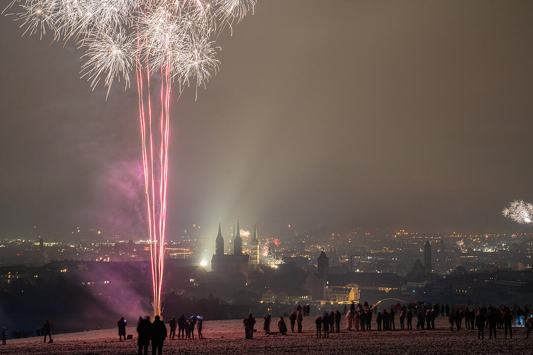 Silvester 2025: Bamberg schießt sich ins neue Jahr 2025 - Feuerwerk über der Domstadt Silvester 2025: Bamberg schießt sich ins neue Jahr 2025 - Feuerwerk über der Domstadt