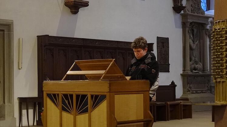 Michael Wicklein hat sich schon mehrmals in Ebern an der Orgel bewiesen. An der Orgel in Reckendorf übt er Woche für Woche