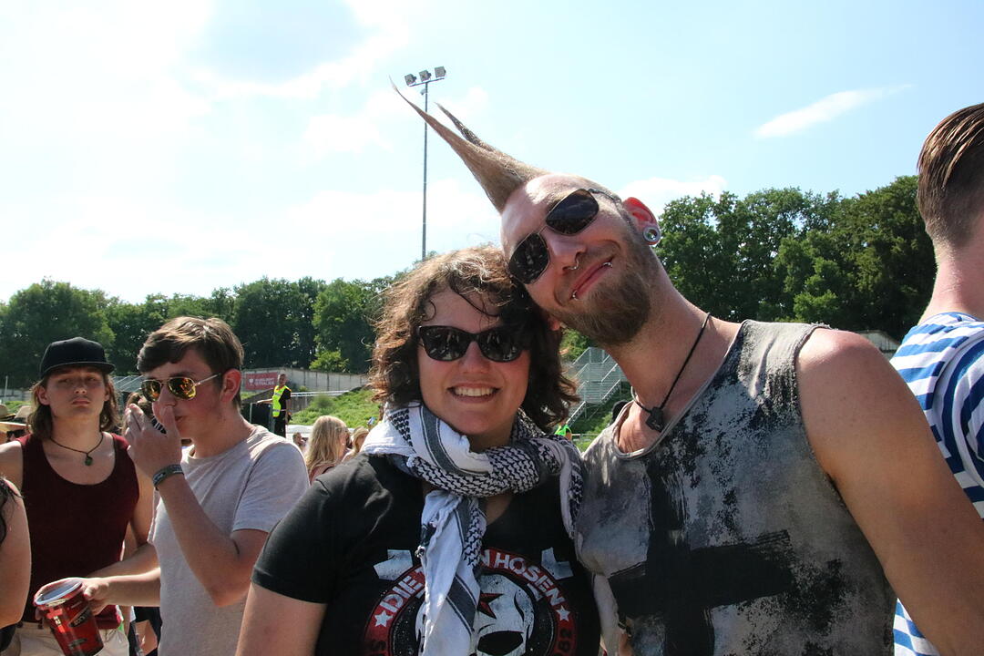 Halbnackt oder im Kostüm: Stimmung bei RIP 2017