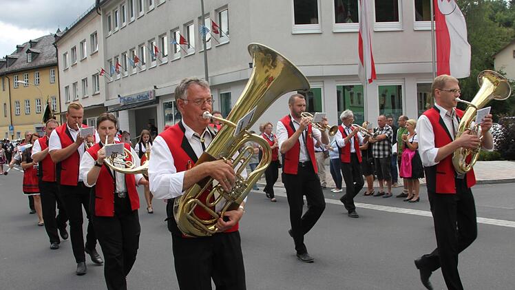 Nicht nur die Blaskapelle Ebersdorf sorgte für die musikalische Untermalung. Foto: Veronika Schadeck