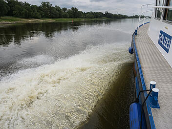 Riesiger Ölschleier im Bamberger Hafen - Polizei fahndet nach Tätern
