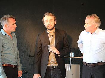Wolfgang Krebs, Daniel Reichelt und János Kapitány (von rechts) proben derzeit für die anstehende Spielzeit am Schlosstheater Thurnau. Foto: Katharina Müller-Sanke