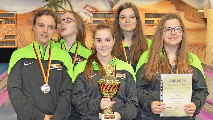 Die Bamberger U18-Auswahl, v.&nbsp;l.: Jessica Corintan, Sandra Karl, Vanessa Amon, Janina Kleinhenz, Celina B&ouml;hm. Fotos: privat