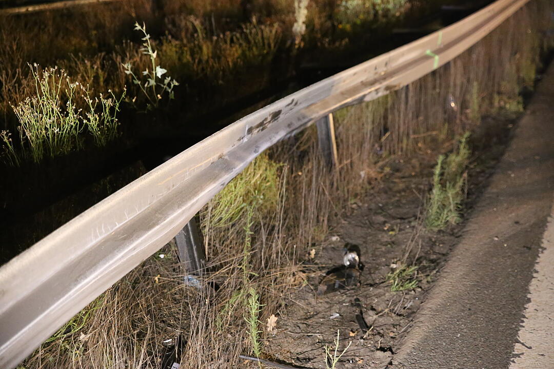 Unfall auf der A6: Auto kracht in Lkw-Heck