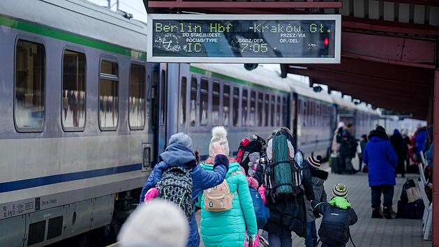 Vor allem Frauen und Kinder sind derzeit auf der Flucht aus der Ukraine und suchen dringend Unterkünfte. Manche Männer wollen diese Notlage schamlos ausnutzen.