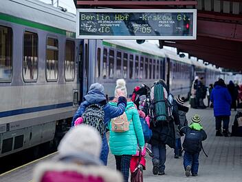 Vor allem Frauen und Kinder sind derzeit auf der Flucht aus der Ukraine und suchen dringend Unterkünfte. Manche Männer wollen diese Notlage schamlos ausnutzen.