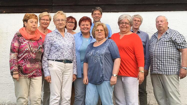 Der neue Vorstand des Wildfleckener Gesangvereins ist auch der alte. Alle Mitglieder wurden wieder gewählt.  Foto: Jürgen Mohnen