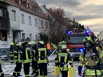 In Ansbach ist es zu einer Explosion gekommen. Ein Großaufgebot der Feuerwehr ist im Einsatz. Foto: Höfig/News5